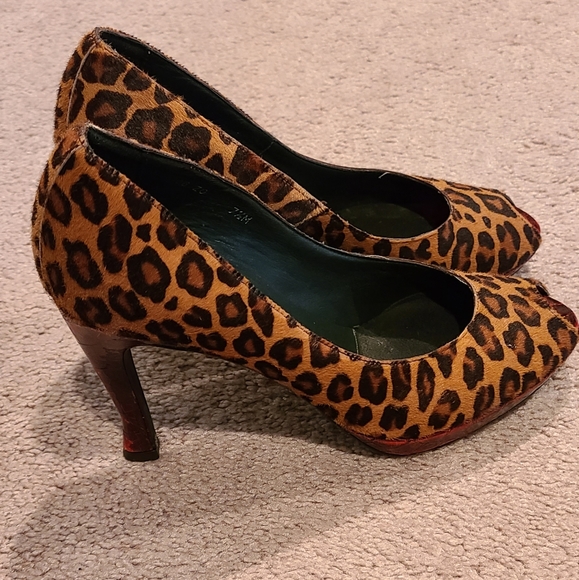 Shoes - Picture 3 of 4